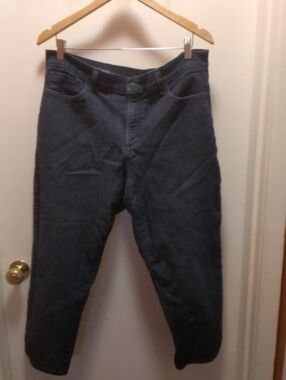NYDJ Womens Slim Straight Capri Jeans in Dark Gray/Black